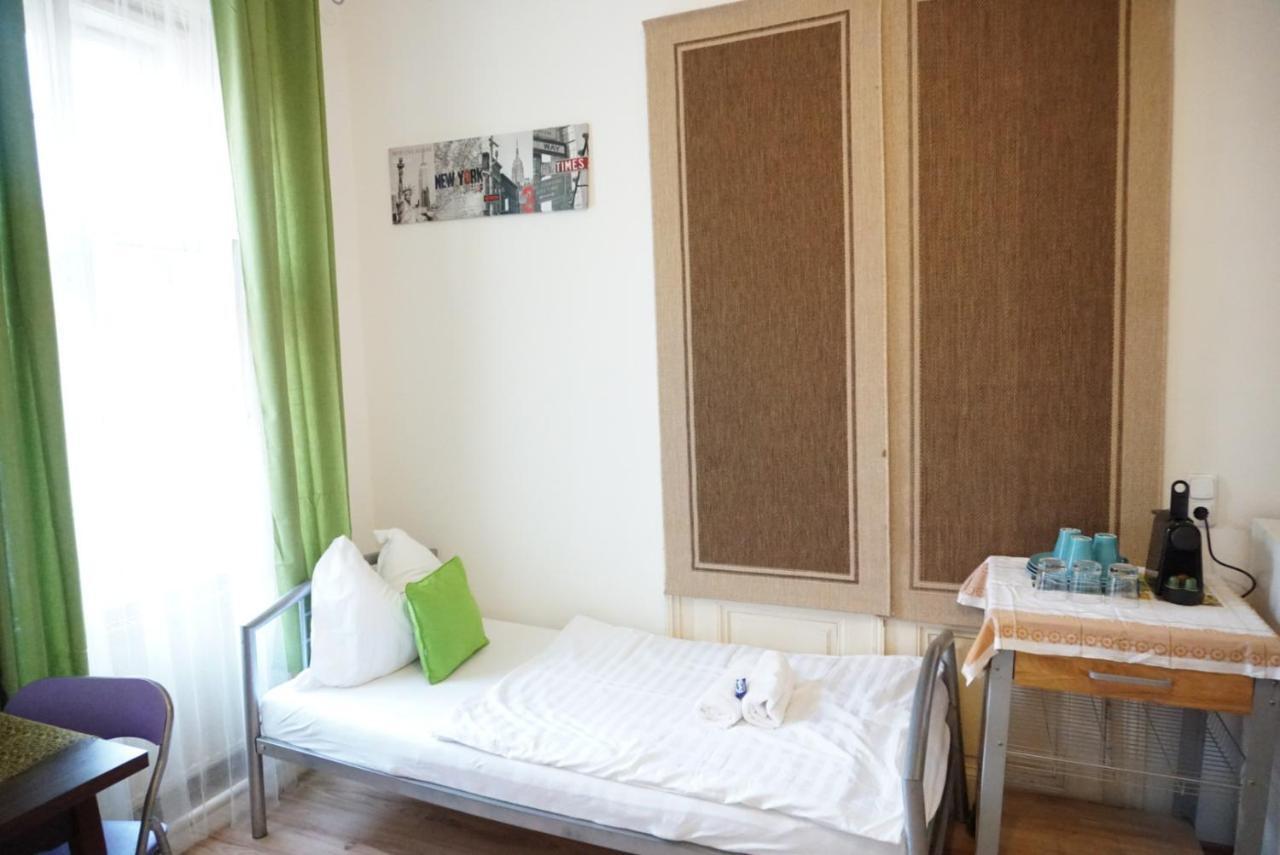 Contactless Check-In Room4You Waehring Wien Eksteriør bilde